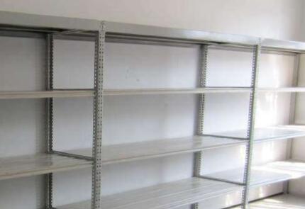 如何計算一個倉庫能放多少貨架？